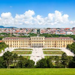 Schönbrunn Palace, Vienna Orlando Tourists