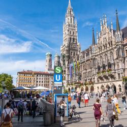 Marienplatz, Munich Orlando Tourists