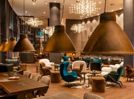 Motel One Glasgow Orlando Tourists