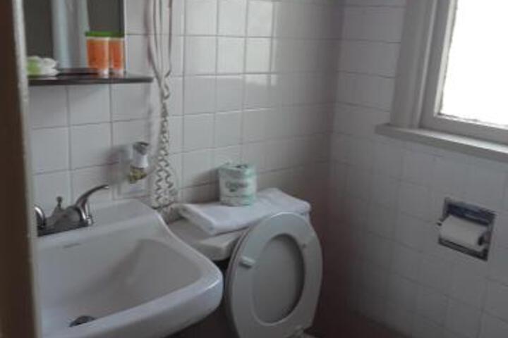 Eddys Motel - thumb 5