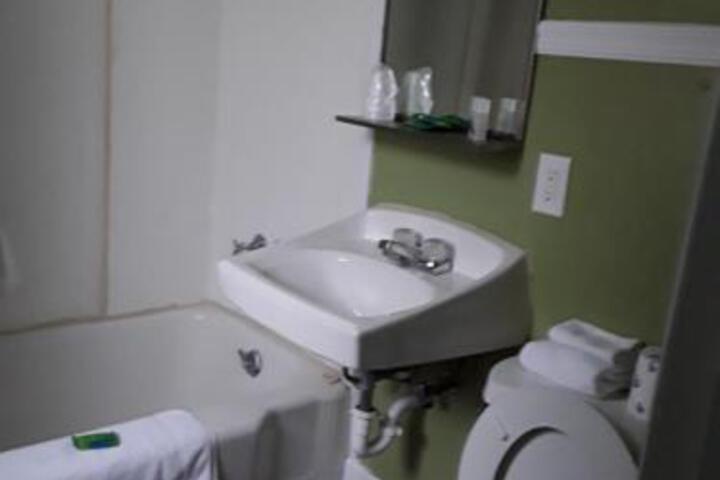 Eddys Motel - thumb 2