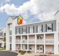 Super 8 by Wyndham Madison East - Orlando Tourists