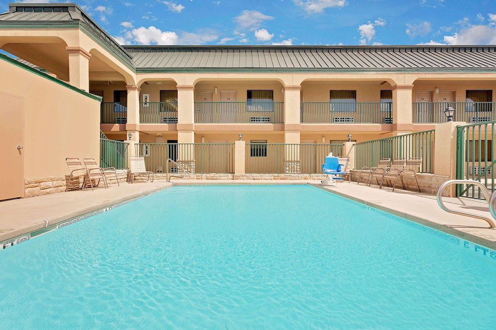 Super 8 By Wyndham Byron/South Macon - thumb 2