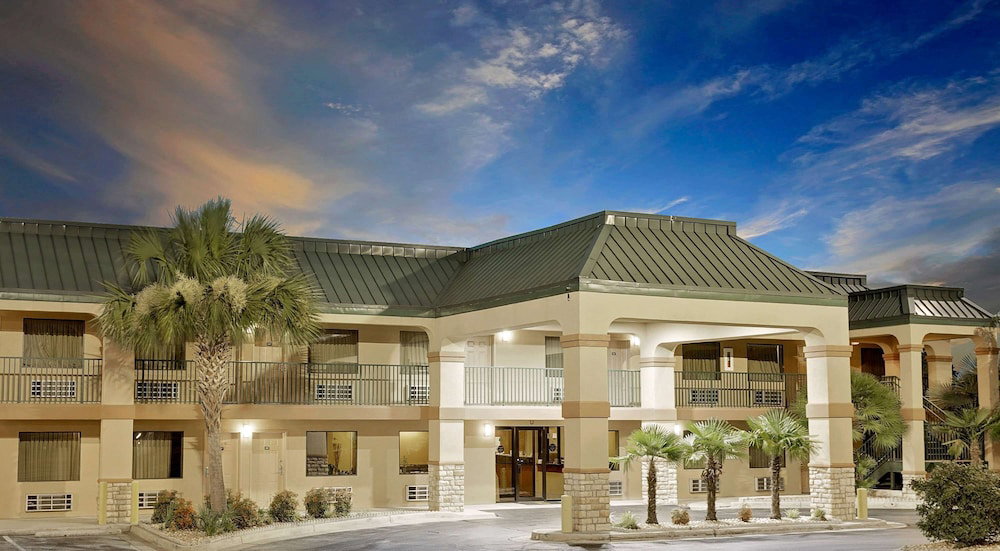 Super 8 By Wyndham Byron/South Macon - thumb 0