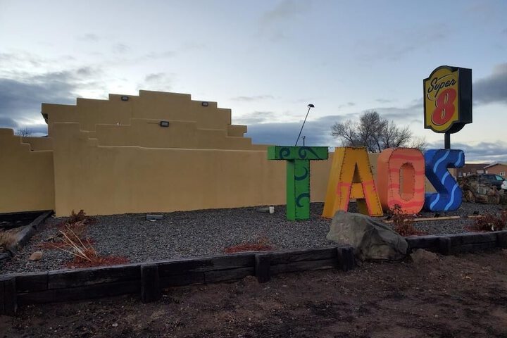 Super 8 By Wyndham Taos - thumb 1