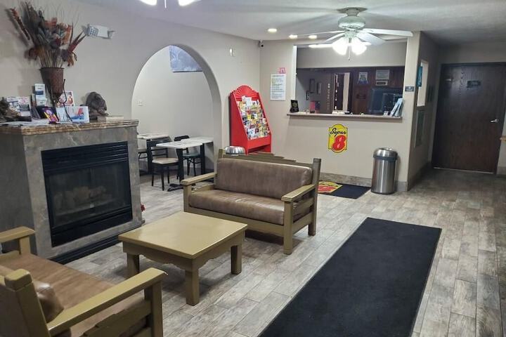 Super 8 By Wyndham Taos - thumb 4