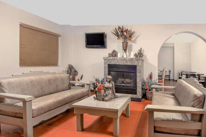 Super 8 By Wyndham Taos - thumb 5