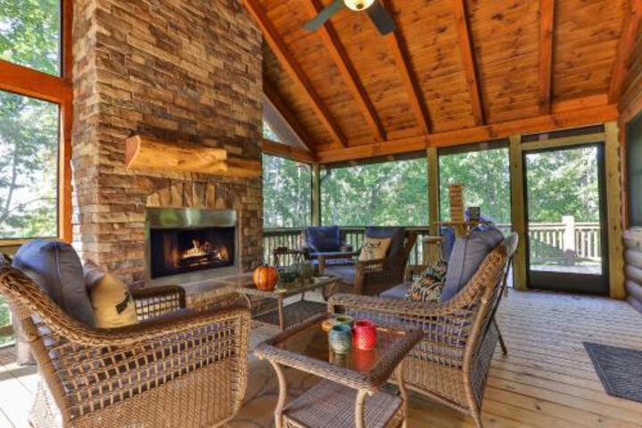 TAKE IT EASY In This Custom Designed Luxury Log Cabin Is Located In Quiet Area On Paved Road. - thumb 5