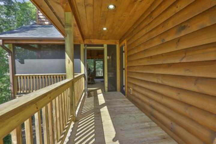 TAKE IT EASY In This Custom Designed Luxury Log Cabin Is Located In Quiet Area On Paved Road. - thumb 4