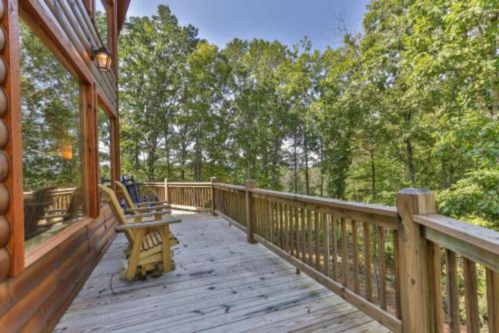TAKE IT EASY In This Custom Designed Luxury Log Cabin Is Located In Quiet Area On Paved Road. - thumb 6