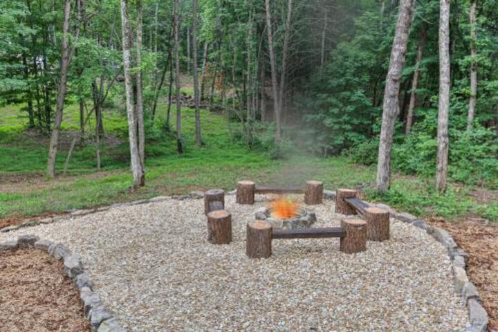 COE Z Cabin Escape Beautiful Spacious Ranch Style Cabin With Three King Bedrooms. - thumb 3