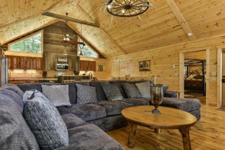 COE Z Cabin Escape Beautiful Spacious Ranch Style Cabin With Three King Bedrooms. - thumb 7