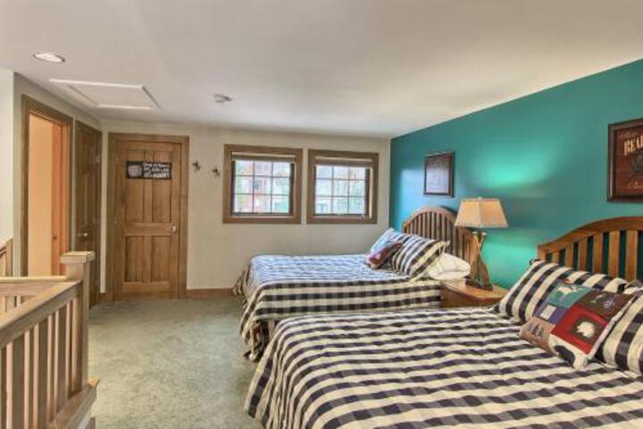 734 Disciples Village Condo - thumb 4