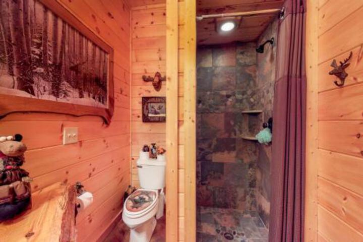Cinnamon Bear Lodge - thumb 5