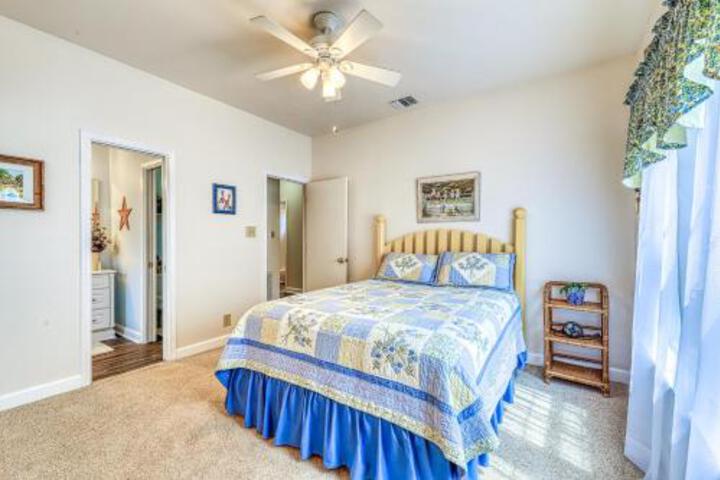 Cozy Retreat On Lake LBJ 2 Bed 2 Bath Vacation Home In Burnet - thumb 3