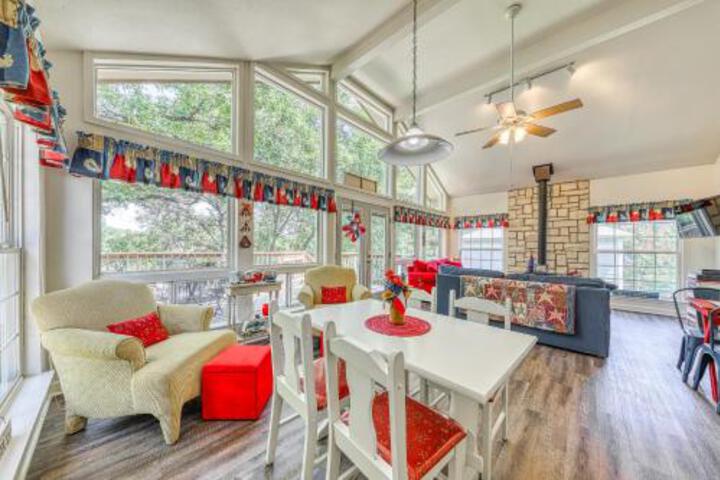 Cozy Retreat On Lake LBJ 2 Bed 2 Bath Vacation Home In Burnet - thumb 5