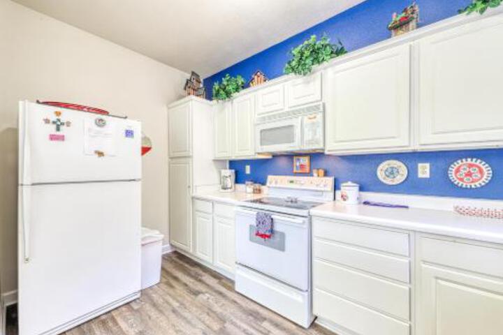 Cozy Retreat On Lake LBJ 2 Bed 2 Bath Vacation Home In Burnet - thumb 1