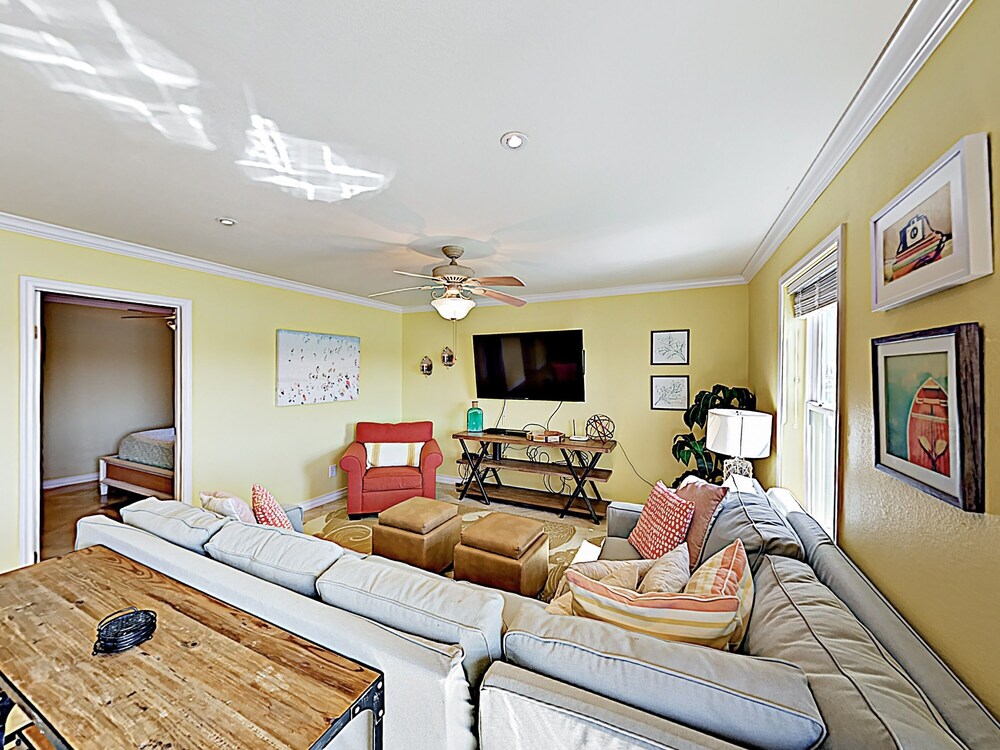 New Listing! Fortuna Bay Canalside W/ Views 2 Bedroom Condo - thumb 5