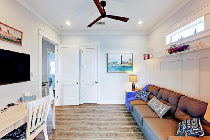 New Listing! Newly Built Waterfront Home W / Deck Home - thumb 1