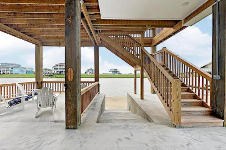 New Listing! Newly Built Waterfront Home W / Deck Home - thumb 3
