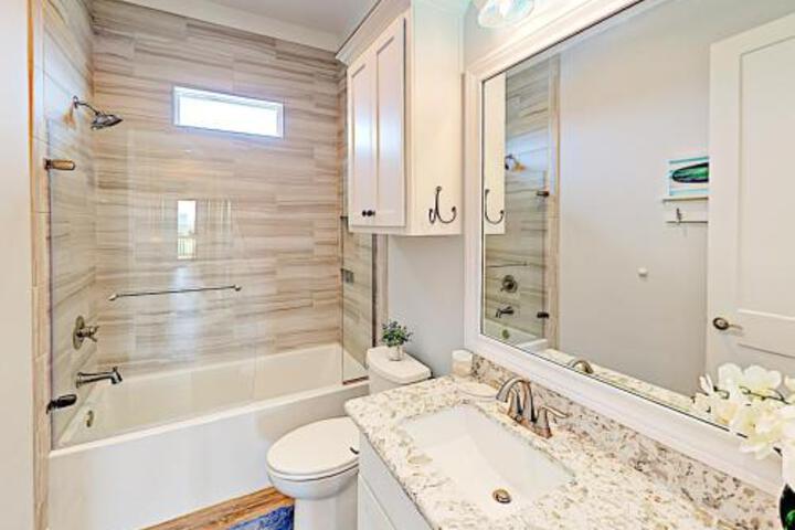 New Listing! Newly Built Waterfront Home W / Deck Home - thumb 0