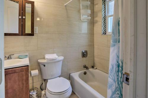 Pocono Lake Resort Home With Spacious Private Deck! - thumb 6