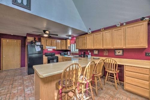 Quaint Cloudcroft Cabin With Stunning Forest Views! - thumb 6