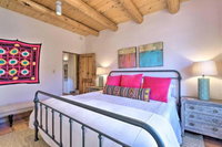 Arroyo Seco Home w / Hot Tub Near Taos Ski Valley