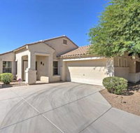 Modern Maricopa Home w / Hot Tub  Ideal Backyard - Orlando Tourists