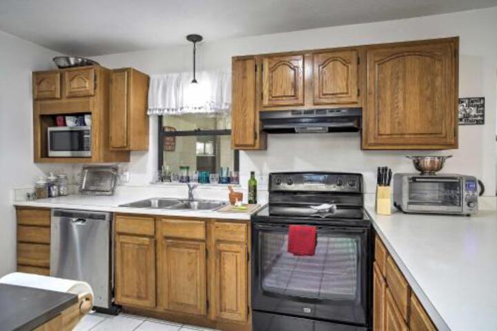 Quiet Home Near Shopping & 15 Miles From Orlando! - thumb 4