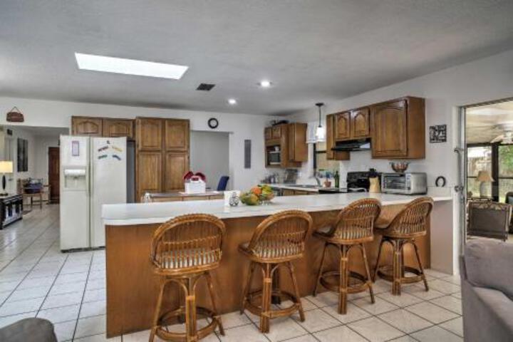 Quiet Home Near Shopping & 15 Miles From Orlando! - thumb 3
