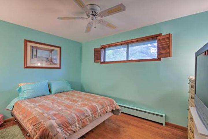 Sag Harbor Home W / Deck Dock & Private Beach! - thumb 1