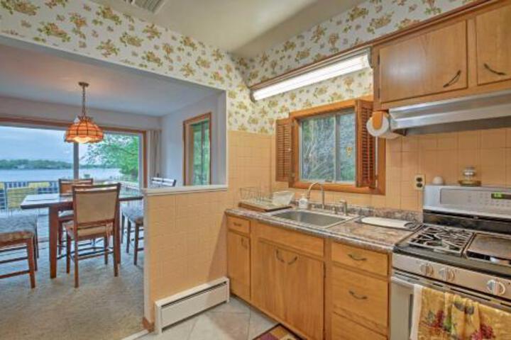 Sag Harbor Home W / Deck Dock & Private Beach! - thumb 4