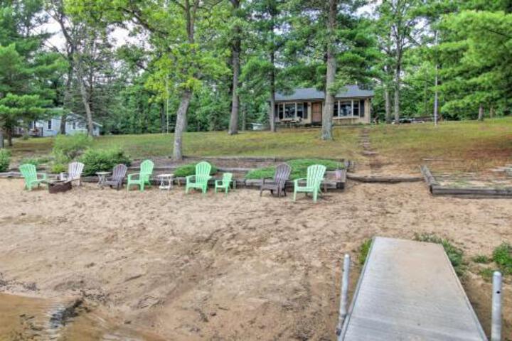 Cozy Cabin W / Boats Fire Pit & Deck On Little Lake - thumb 4