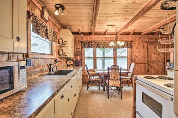 Cozy Cabin W / Boats Fire Pit & Deck On Little Lake - thumb 2