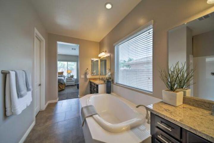 Chic Surprise Home W / Pool Hot Tub & Putting Green - thumb 6