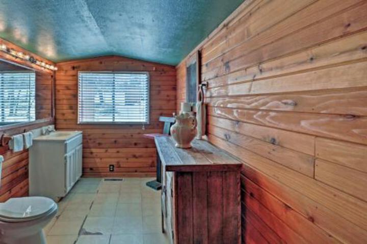 Cabin With Deck & Hot Tub 2 Miles To Ski Apache! - thumb 2