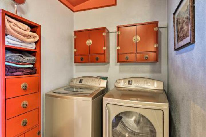 House On 1 / 2 Acre 30 Min To Taos Ski Valley! - thumb 1