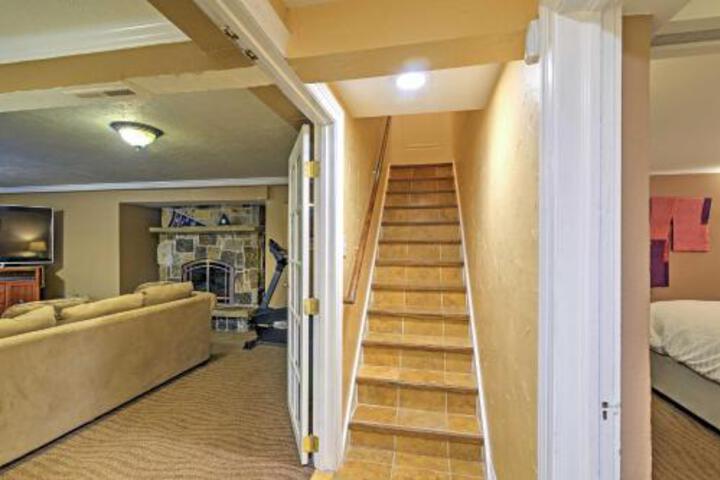 S Park Hill Apt Walking Distance To City Park! - thumb 4