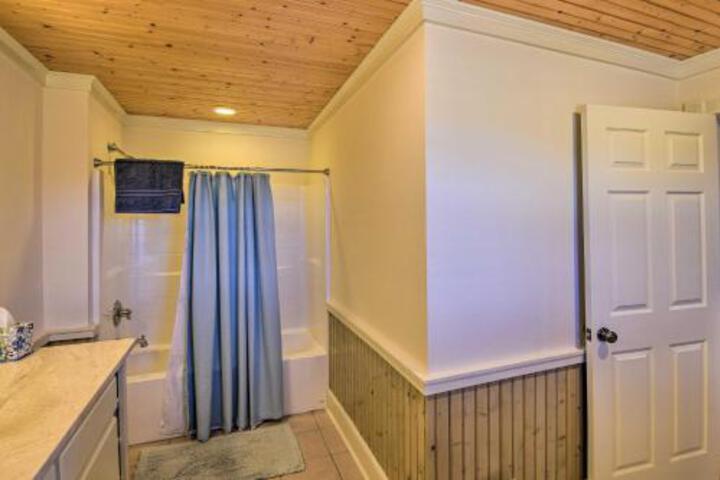 Serving Southern Charm: Clarkesville Retreat - thumb 1