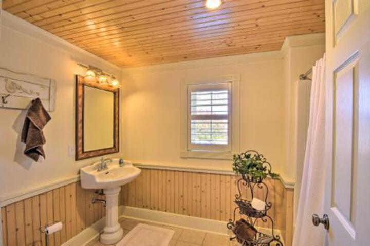 Serving Southern Charm: Clarkesville Retreat - thumb 2