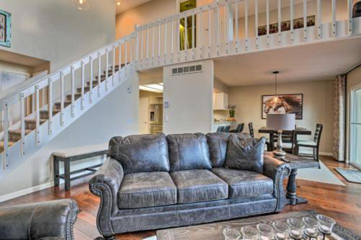Spacious Centennial Townhome W / Private Deck! - thumb 1