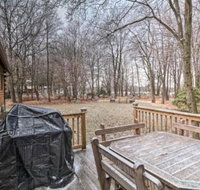 Luxe Pocono Cabin with Deck For Skiers  Families - Orlando Tourists
