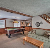 Poconos Mountain Retreat w / Game Room  Decks - Orlando Tourists