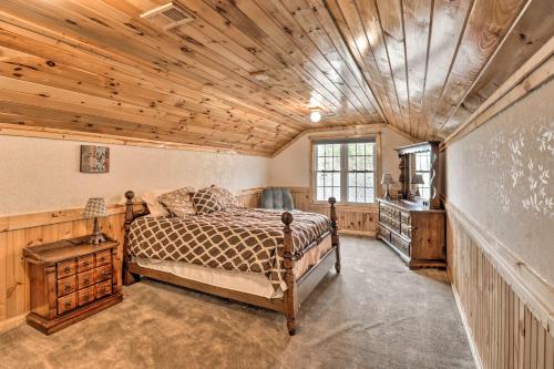 Lakefront Hot Springs Getaway W / Deck & Dock! - thumb 2