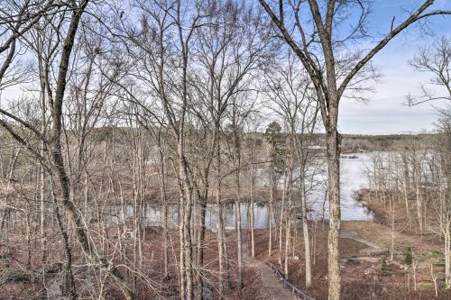 Lakefront Hot Springs Getaway W / Deck & Dock! - thumb 3