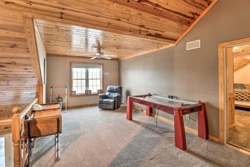 Lakefront Hot Springs Getaway W / Deck & Dock! - thumb 1