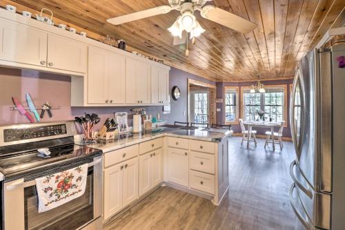 Lakefront Hot Springs Getaway W / Deck & Dock! - thumb 5