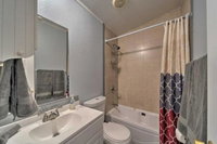 Cozy Home with BBQ  Deck 19 Mi to Ski Apache