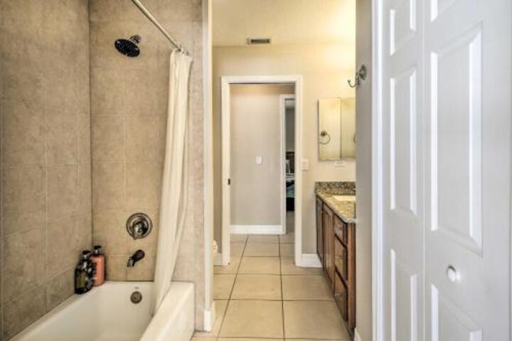 Modern Florida Oasis Near Cape Coral Parkway! - thumb 1